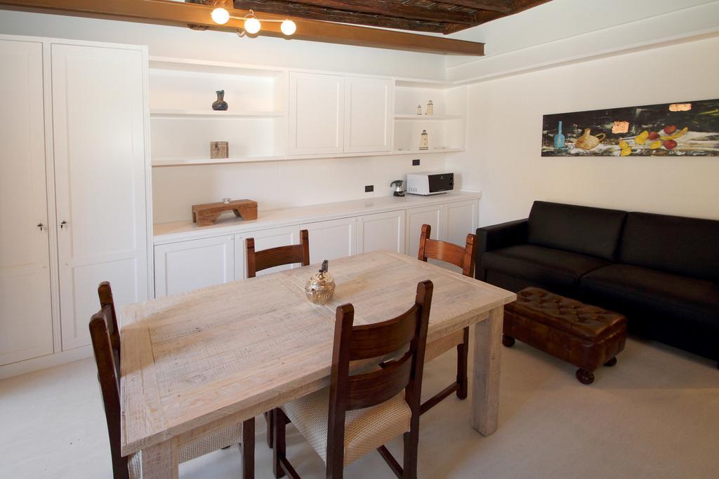 Lhp Suite Roma Trastevere Szoba fotó